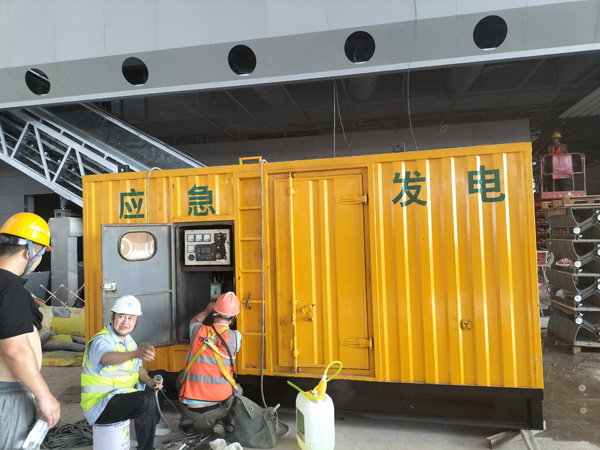 秦都怎样判断空气滤清器是否需要更换？